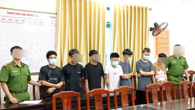 7 đối tượng lạng lách, đánh võng rồi quay clip "câu like"