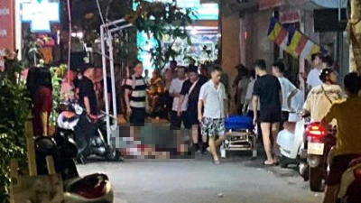 Nam thanh niên rơi từ tầng 4 xuống đất bị thương nặng