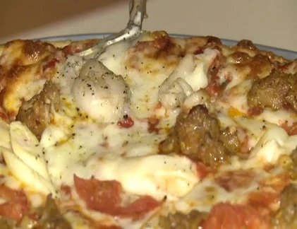 Người Mỹ “phát sốt” với bánh pizza thịt trăn Việt siêu đắt