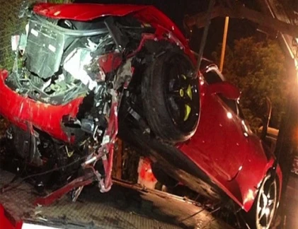 Tai nạn bí ẩn của siêu xe Ferrari 458 Italia