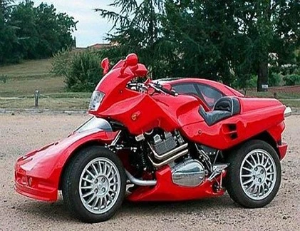 Siêu phẩm quái dị Ferrari “lai” mô tô