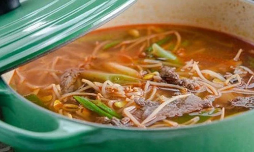 Video: Món canh người Hàn ăn quanh năm để phòng ngừa ung thư