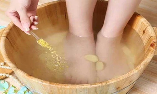 Video: Trị dứt điểm tê nhức chân tay nhờ nước gừng ngâm muối