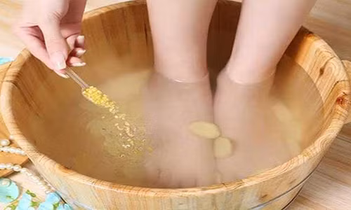 Video: Trị dứt điểm tê nhức chân tay nhờ nước gừng ngâm muối