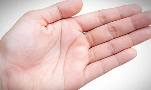 Video: Xem kẽ hở bàn tay biết ngay phú quý hay nghèo hèn