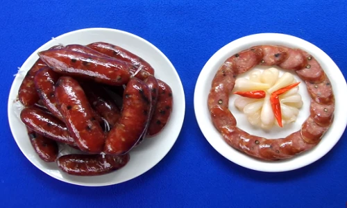 Video: Tự làm lạp xưởng tươi ngon đỏ đẹp, tưởng khó mà dễ đến không ngờ