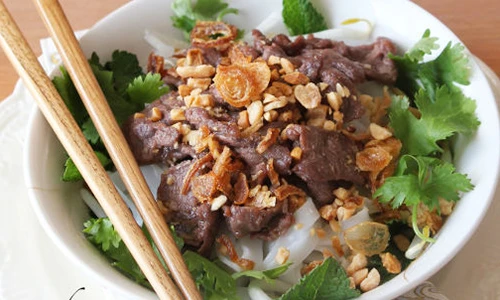 Video: Cách làm phở trộn thịt bò thơm ngon, nhìn là thèm