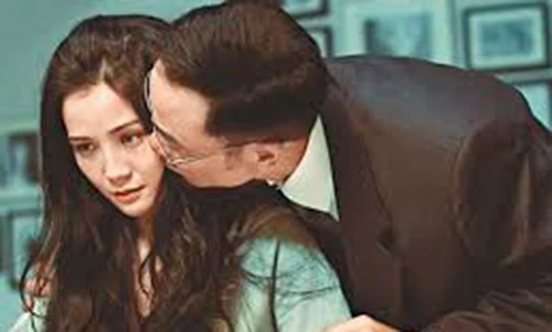 Video: Phía sau người phụ nữ giận dỗi là người đàn ông không biết mình sai ở đâu