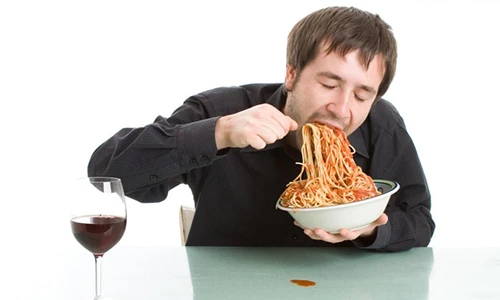 Video: 2 sai lầm nguy hiểm khi ăn trưa có thể bạn cũng mắc phải