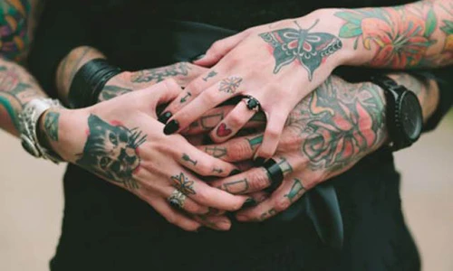 Video: Thích gì xăm đó cả cuộc đời không ngóc đầu lên nổi