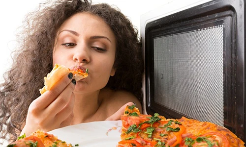 Video: Chỉ cần áp dụng mẹo cực đơn giản này bạn sẽ bớt thèm ăn