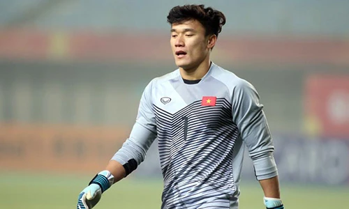 Video: Vì sao thủ môn Bùi Tiến Dũng không đứng yên 1 chỗ?