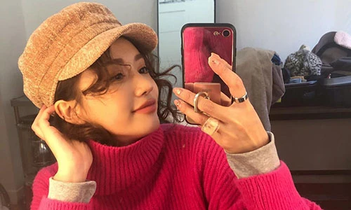 Video: 4 kiểu tóc đơn giản giúp bạn gái diện áo len xinh hơn