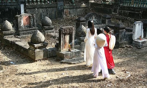 Video: Cần làm gì trong ngày tết Thanh Minh 2018 để gia đạo an yên