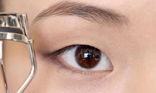 Video: Bí quyết giúp lông mi đẹp như gắn mi giả chỉ bằng vỏ chanh