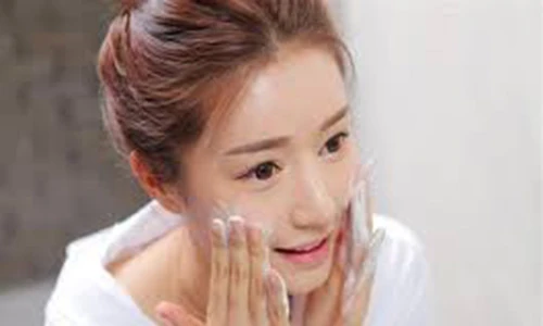 Video: Sáng ngủ dậy mà làm điều này 5 phút, da đẹp lên bất ngờ