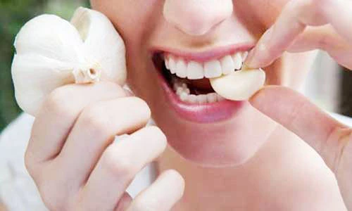 Video: Ăn 1 tép tỏi vào đúng thời điểm này, đẩy lùi ung thư bệnh tật