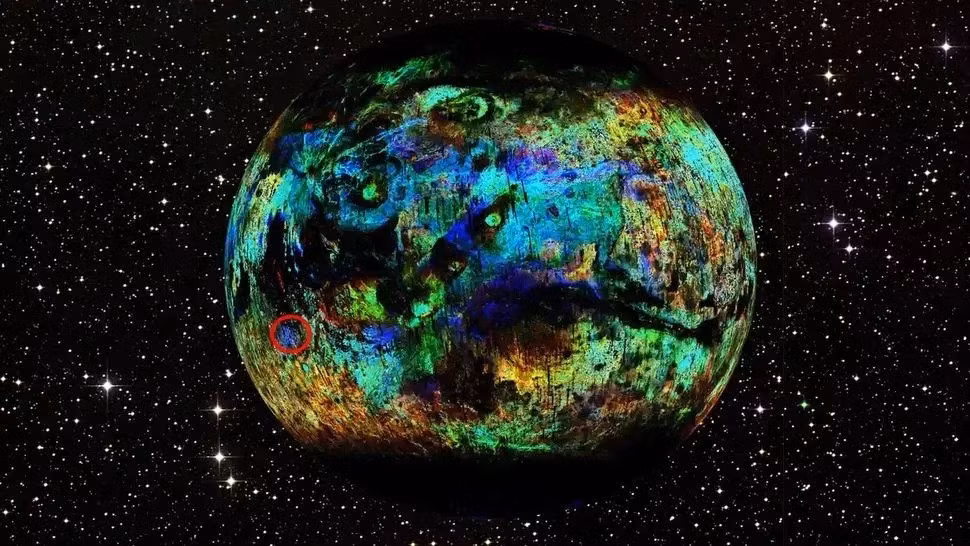 Hiện giới chuyên gia chưa rõ "Người Đẹp Đen" rơi xuống Trái đất từ khi nào. Tuy nhiên, thiên thạch này trở nên nổi tiếng nhờ màu sắc tối sẫm, càng nổi bật hơn nhờ quá trình đánh bóng mạnh trên một mặt của nó. Ảnh: Curtin University.