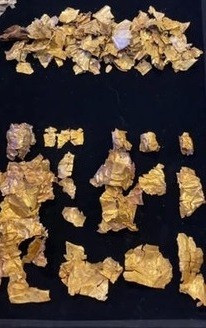 View - Đi làm đồng, bất ngờ nhặt được vàng vụn cực giá trị | Báo Tri thức và Cuộc sống - TIN TỨC PHỔ BIẾN KIẾN THỨC 24H