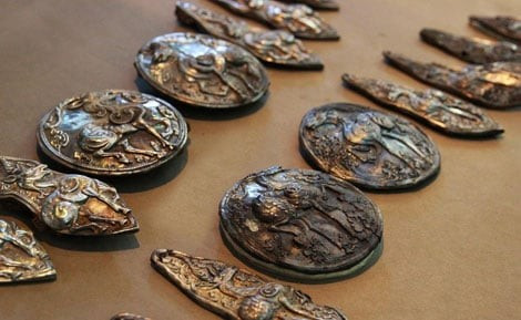 Người ta tin rằng trong lăng mộ Thành Cát Tư Hãn chứa rất nhiều châu báu.