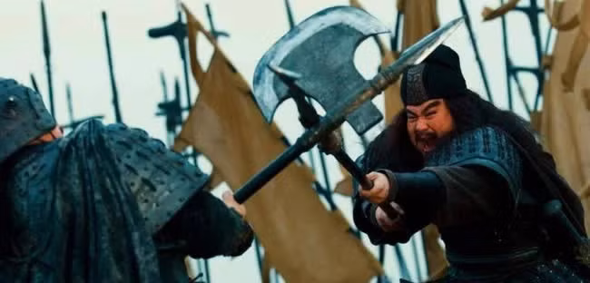 Xét về võ lực và sự dũng mãnh, Trương Phi không thể sánh ngang với Lữ Bố. Bởi lẽ, Lữ Bố không chỉ có võ nghệ cao cương mà còn sở hữu ngựa Xích Thố và Phương Thiên Họa kích.