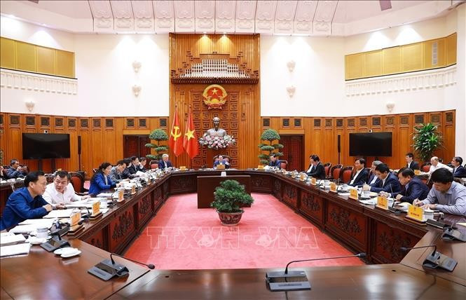 Thủ tướng Phạm Minh Chính chủ trì họp về Đề án phòng, chống sụt lún, sạt lở, ngập úng, hạn hán, xâm nhập mặn vùng đồng bằng sông Cửu Long đến năm 2035, tầm nhìn đến năm 2050. Ảnh: Dương Giang/TTXVN