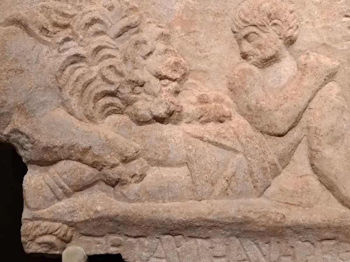 Điều khiến các chuyên gia chú ý bởi tình trạng bảo quản thi hài tốt. Thi hài của người phụ nữ này còn nguyên một số phần da, móng tay và tóc. Đây là phát hiện rất hiếm gặp bởi hầu hết thi hài được tìm thấy tại khu vực này đều bị phân hủy nghiêm trọng. Ảnh: Labrujulaverde.