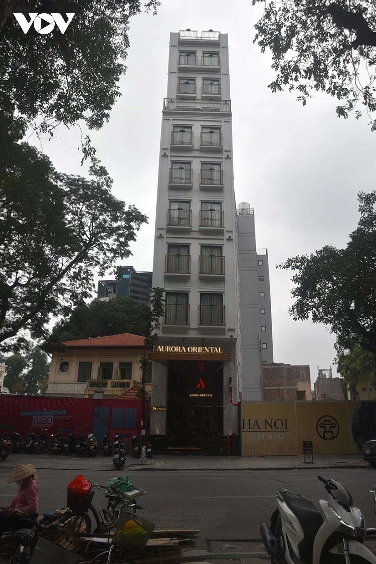 Khách sạn cao 9 tầng số 26 phố Lý Thái Tổ cũng sẽ được tháo dỡ để đảm bảo tiến độ dự án.