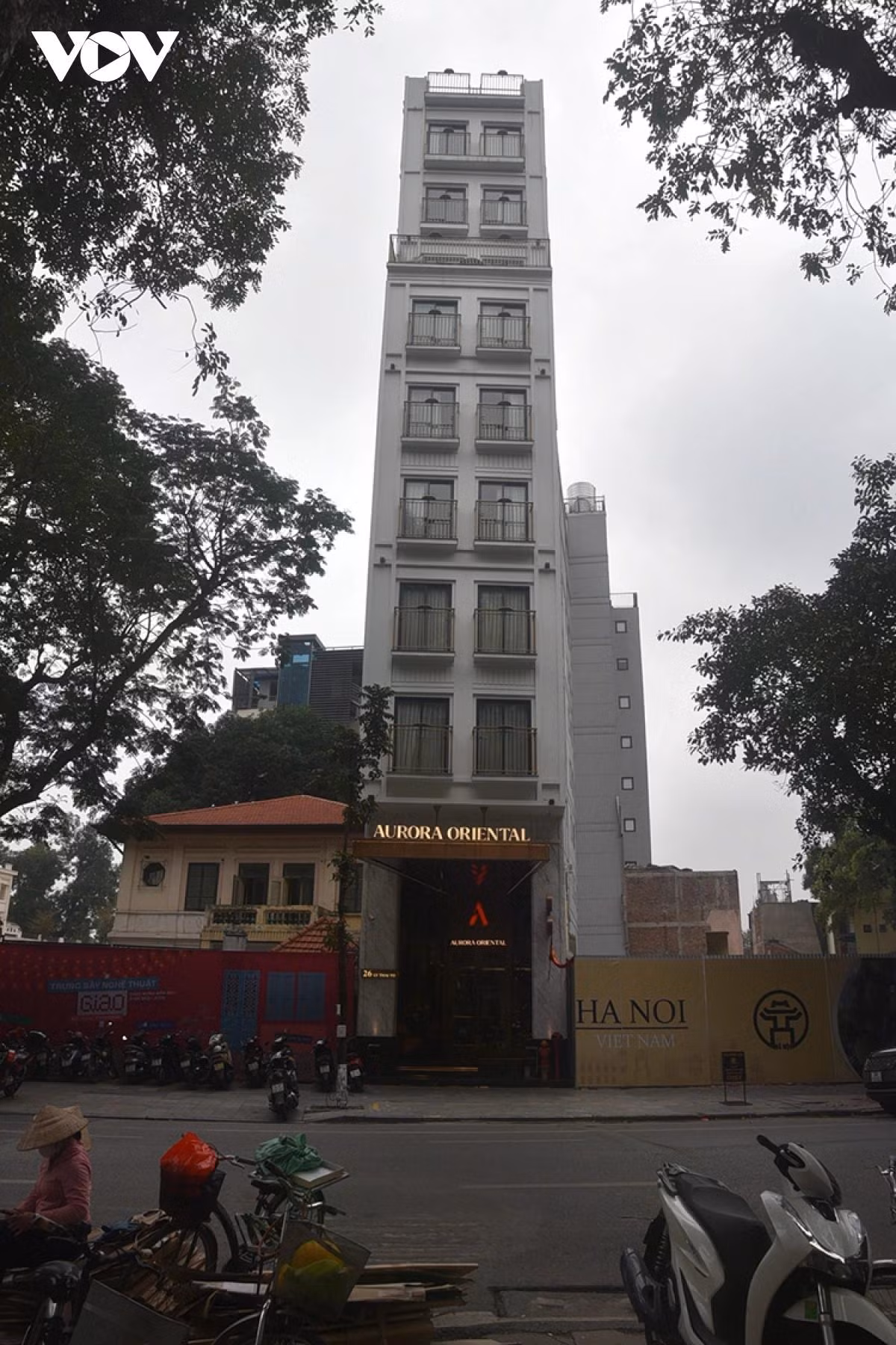 Khách sạn cao 9 tầng số 26 phố Lý Thái Tổ cũng sẽ được tháo dỡ để đảm bảo tiến độ dự án.