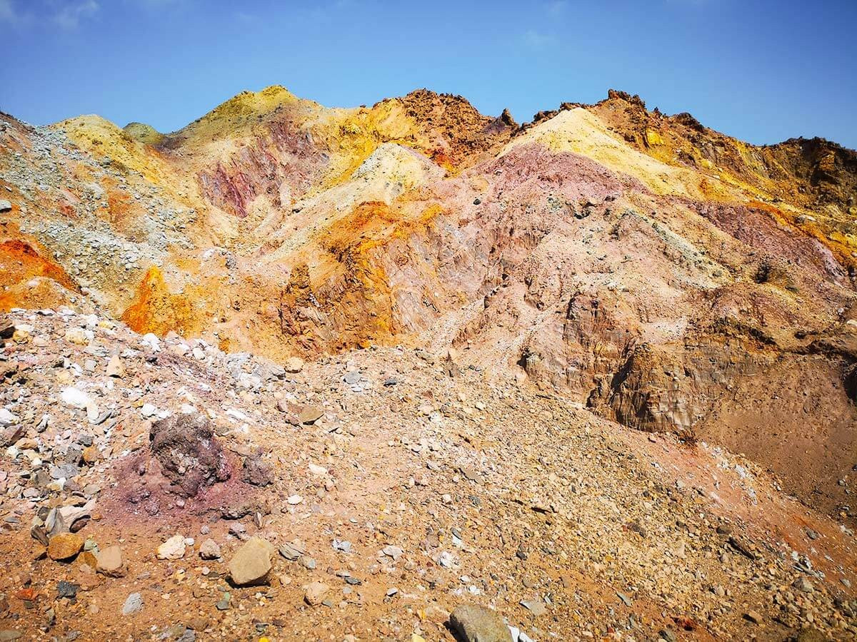 View - Hòn đảo có bãi biển màu đỏ rực sau mưa đặc biệt thế nào? | Báo Tri thức và Cuộc sống - TIN TỨC PHỔ BIẾN KIẾN THỨC 24H