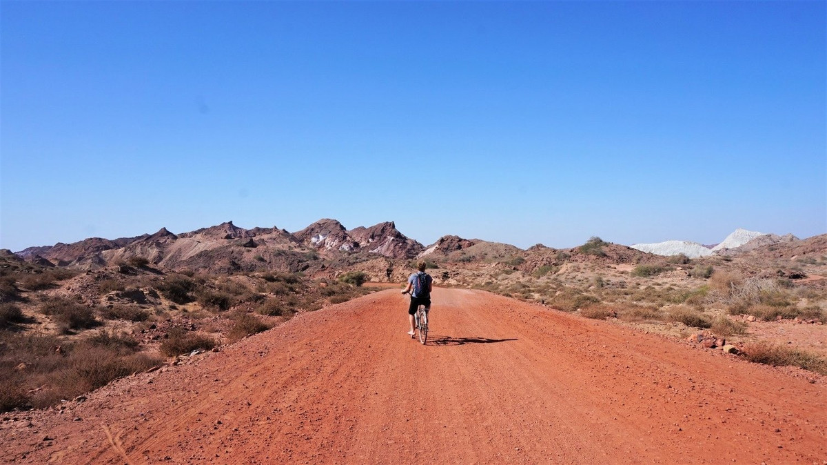 View - Hòn đảo có bãi biển màu đỏ rực sau mưa đặc biệt thế nào? | Báo Tri thức và Cuộc sống - TIN TỨC PHỔ BIẾN KIẾN THỨC 24H