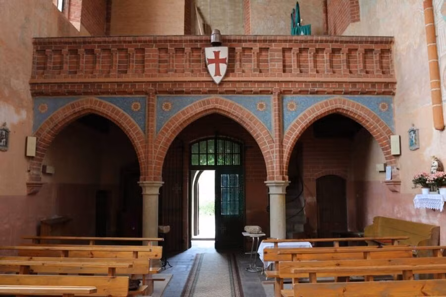 Các nhà khảo cổ đã phát hiện một hầm mộ bên dưới một nhà thờ ở Ba Lan. Địa điểm này không chỉ có những đường hầm bí mật mà còn chứa hài cốt của nhiều hiệp sĩ dòng Đền. Ảnh: Wikimedia Commons.