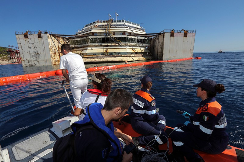 Trong thảm họa kinh hoàng được ví như "Titanic của Italy", 32 người trên du thuyền Costa Concordia đã thiệt mạng. Ảnh: emergenze.protezionecivile.gov.it.