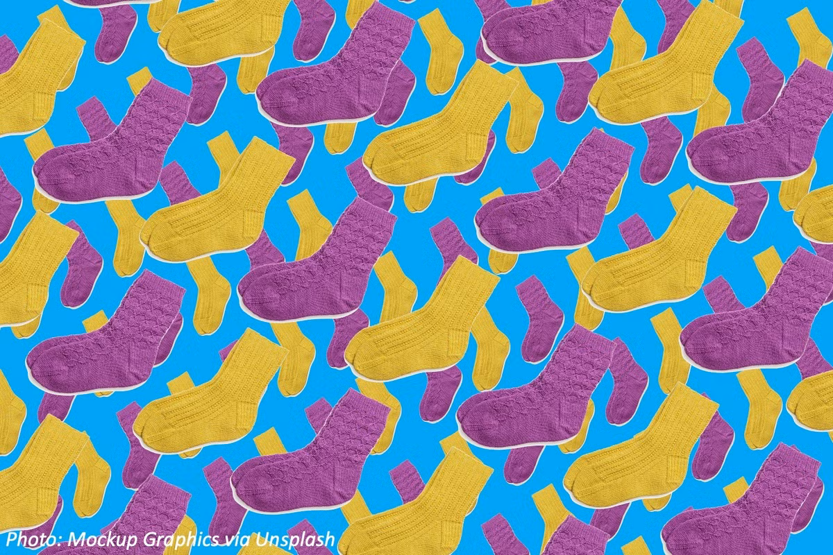 Vào năm 2016, Kamil Kulik ở Ba Lan gây chú ý khi lập kỷ lục Guinness với việc xỏ được 184 đôi tất vào một bàn chân của mình. Ảnh: Mockup Graphics via Unsplash.