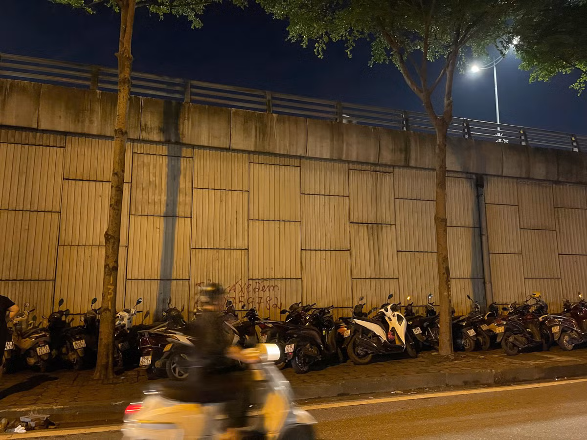 Sở Xây dựng cũng nhấn mạnh, các đơn vị trông giữ xe trên địa bàn phải thực hiện miễn phí trong thời gian diễn ra sơ duyệt, tổng duyệt và chính thức lễ diễu binh, diễu hành. Những đơn vị triển khai chậm hoặc không thực hiện sẽ bị tổng hợp báo cáo UBND Thành phố để có biện pháp chấn chỉnh.