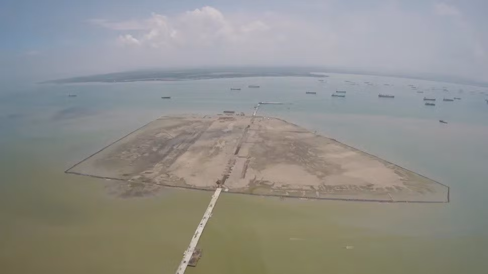 Xương của người Homo erectus nằm trong số hơn 6.000 hóa thạch được thu thập như một phần của dự án xây dựng ngoài khơi đảo Java ở Indonesia. Ảnh: Courtesy of Pelindo.