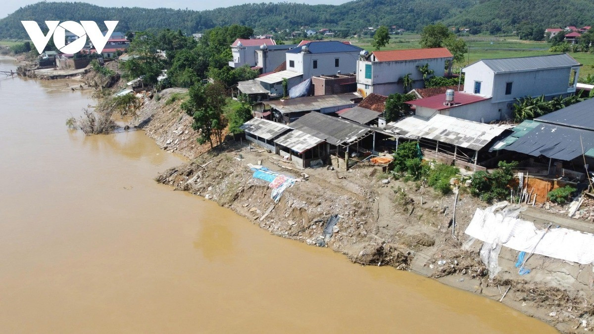 Ông Nguyễn Đức Thanh, Chủ tịch UBND xã Phú Mỹ cho biết, khi xảy ra sạt lở, UBND xã đã khẩn trương triển khai phương án “bốn tại chỗ”, huy động dân quân, công an xã và đoàn viên thanh niên tham gia giúp dân di dời tài sản đến nơi an toàn.