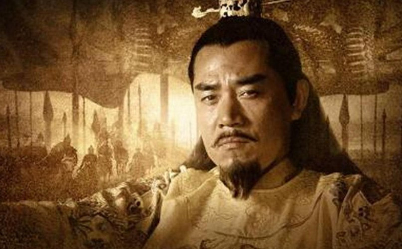 Cụ thể, nhóm nghiên cứu mở nắp quan tài và kiểm tra thi hài bên trong. Kết quả nghiên cứu cho thấy 2 chân có độ dài không đồng đều. Chân phải của Vạn Lịch Đế dài hơn chân trái một chút.