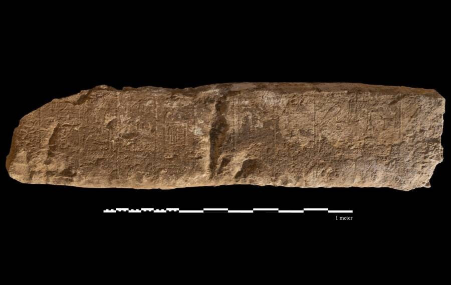 Địa điểm này được phát hiện lần đầu tiên cách đây hơn một thế kỷ khi các nhà khảo cổ học khai quật được một phần của quần thể được mệnh danh là “đền thờ phía trên”. Tuy nhiên, do mực nước ngầm cao vào thời điểm đó, việc khai quật các công trình phía dưới là không thể. Ảnh: Egyptian Ministry of Tourism and Antiquities/Facebook.