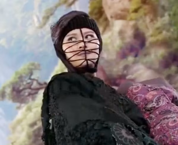 Huyền Từ đã mang đến cho Diệp Nhị Nương (Mạnh Hà) một cậu con trai bụ bẫm kháu khỉnh mà ông không hề hay biết.