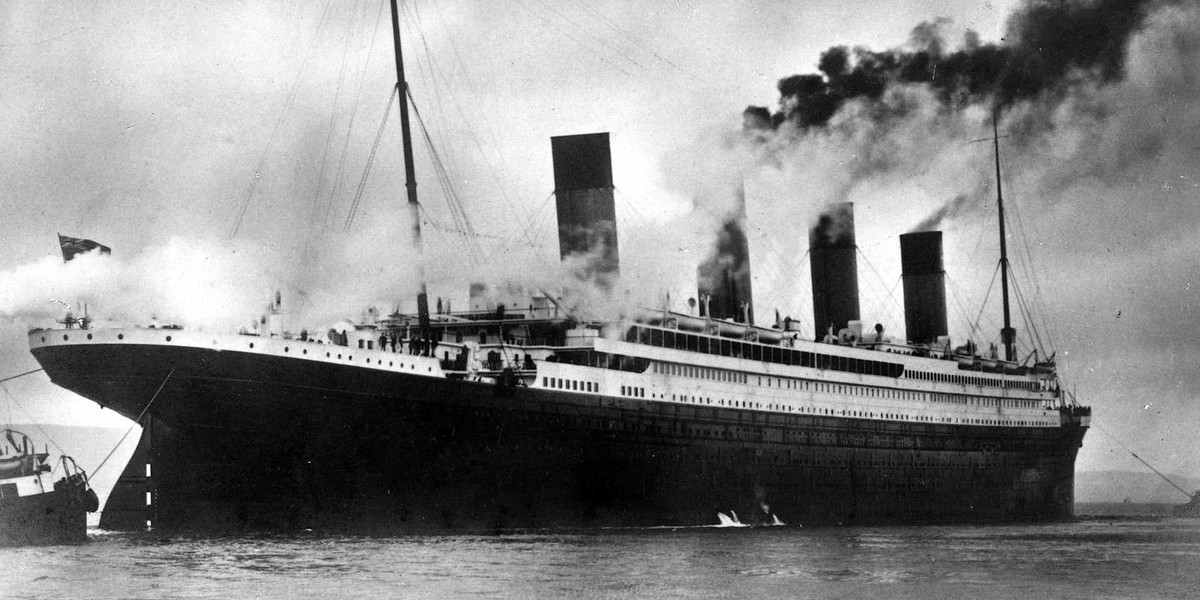 Tàu Titanic huyền thoại nặng 46.000 tấn, dài khoảng 267m. Được ca ngợi là tàu chở khách lớn nhất và sang trọng nhất thời bấy giờ, con tàu có thể chở hơn 2.400 hành khách và khoảng 900 thành viên thủy thủ đoàn. Ảnh: Popperfoto via Getty Images.