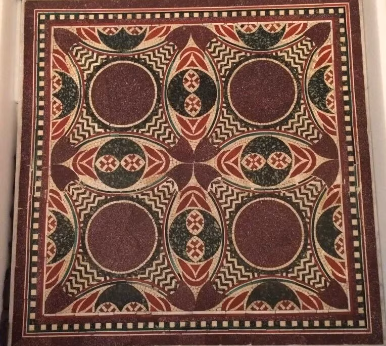 Vợ chồng Helen đã sử dụng chiếc bàn trà đó trong 45 năm mà không hay biết đó là hiện vật cổ xưa cực giá trị. Ảnh: Ministry of Cultural Heritage and Activities and Tourism.