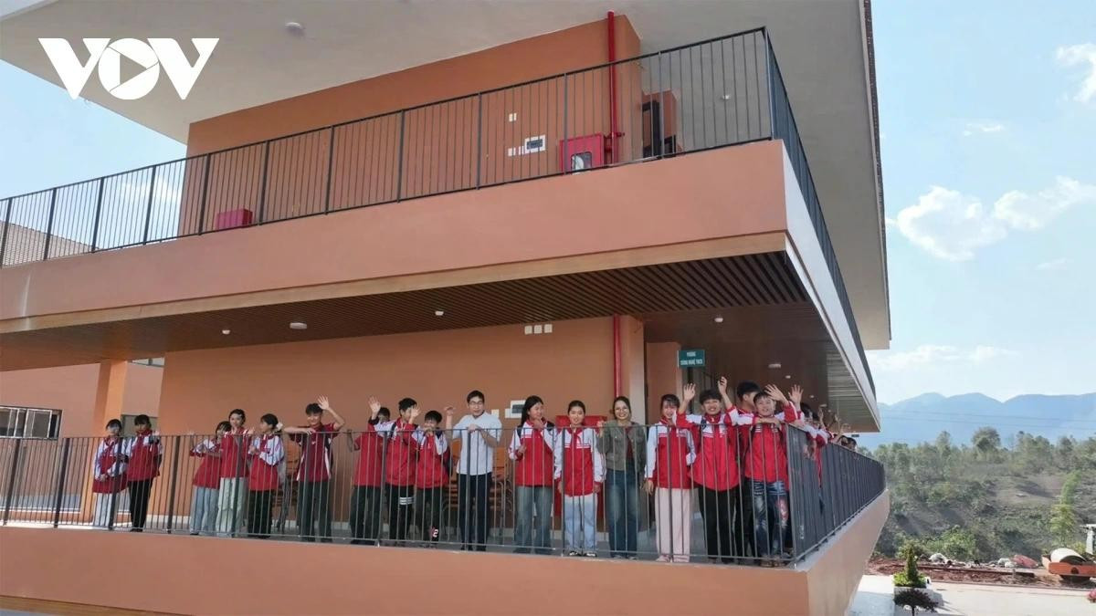 Những ngày cuối cùng trước lễ khánh thành, không khí tại trường rộn ràng nhưng khẩn trương.