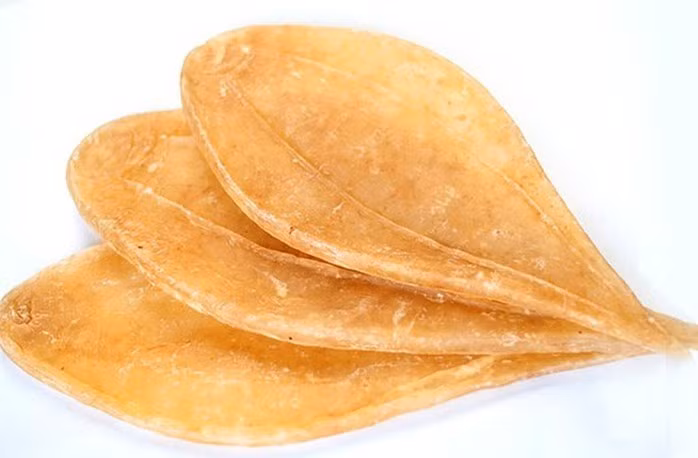 Thứ đắt nhất của cá sủ vàng nằm trong bụng. Đó là bong bóng cá sủ vàng. Sau khi phơi khô, bong bóng được cho là có giá trị dinh dưỡng sánh ngang với nhân sâm. Ảnh: Người lao động.