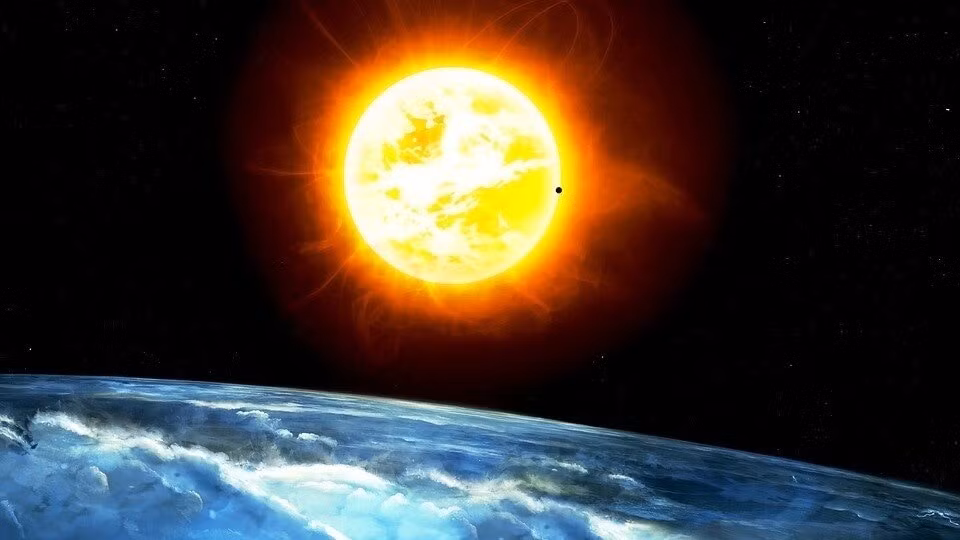 Các nhà thiên văn học cho biết, trong phần lớn cuộc đời, một ngôi sao duy trì trạng thái ổn định nhờ sự cân bằng giữa lực hấp dẫn và năng lượng sinh ra từ phản ứng nhiệt hạch, khi hydro liên tục được chuyển hóa thành heli trong lõi sao. Những ngôi sao giống Mặt trời có thể tồn tại ở giai đoạn ổn định này trong hàng tỷ năm. Ảnh: Pixabay.