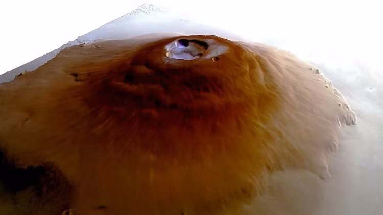 Sao Hỏa có một số núi lửa và dãy núi lớn nhất trong Hệ Mặt trời. Điều này là do dung nham từ các núi lửa hoạt động cổ đại của sao Hỏa chỉ nằm yên ở đó, tích tụ lại và tạo nên những cấu trúc lớn hơn nhiều theo thời gian. Điều này dẫn đến sự hình thành của vùng Tharsis - một khu vực trải dài 6.000 km trên bề mặt hành tinh đỏ với nhiều núi lửa lớn. Ảnh: ESA/DLR/FU Berlin/A. Valantinas.