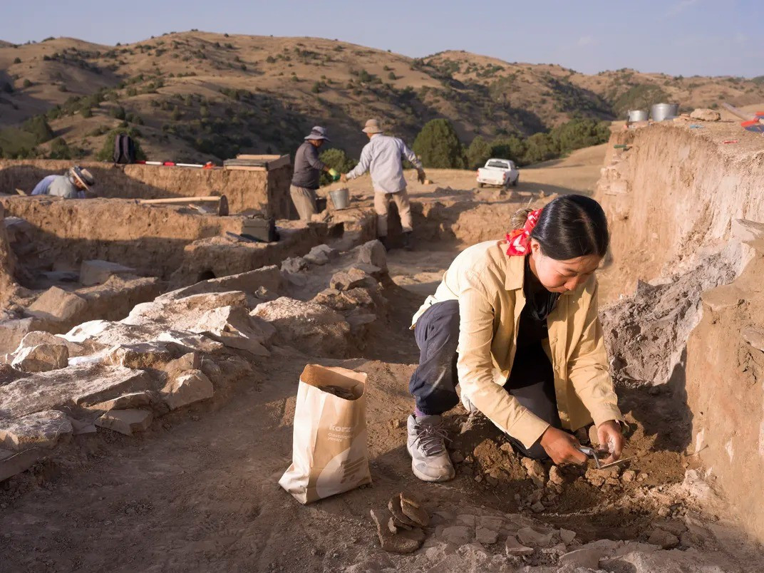 Các nhà khảo cổ học nghi ngờ rằng, Marsmanda (hay còn gọi Tugunbulak) từng nhộn nhịp nhất vào những tháng mùa Hè, khi người dân tận dụng thời tiết ôn hòa để lên núi, gặp gỡ mọi người và buôn bán. Ảnh: Simon Norfolk.