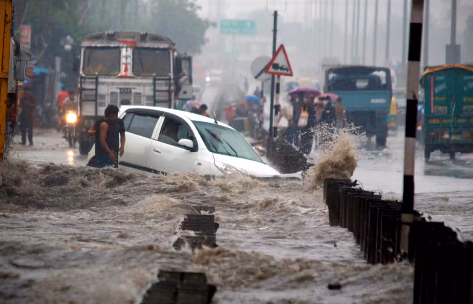 Tại Trung Quốc, trận lũ lụt lớn khiến hàng nghìn người phải sơ tán được xếp là thảm họa gây thiệt hại kinh tế lớn thứ ba trong năm, với ước tính khoảng 12 tỷ USD và ít nhất 30 người thiệt mạng. Ảnh: watereurope.eu.