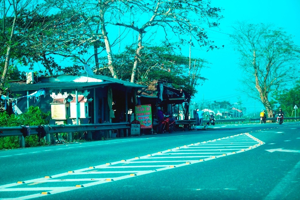 Khu đất hộ lấn chiếm, sử dụng trái phép nhiều năm vẫn chưa được giải phóng mặt bằng.