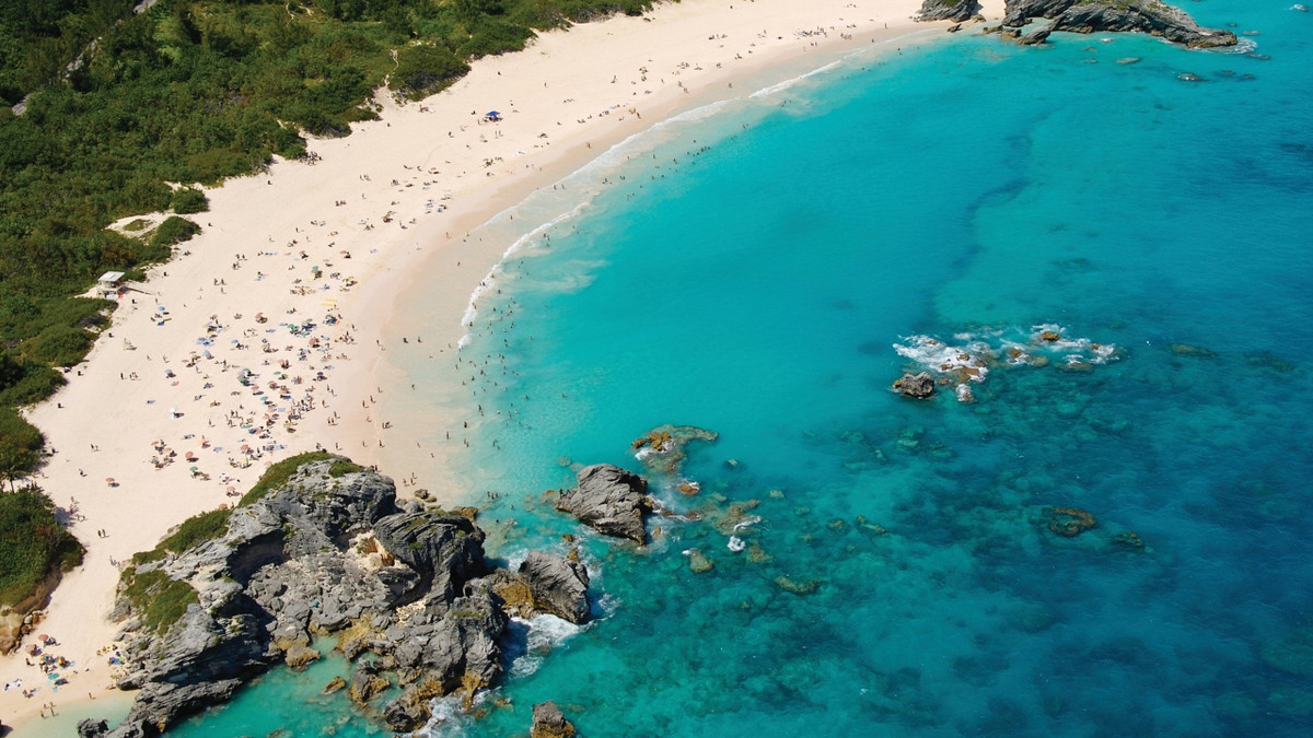 "Hiểu một nơi khắc nghiệt như Bermuda rất quan trọng để giải mã được những nơi ít kỳ lạ hơn và giúp chúng ta xác định đâu là quá trình bình thường trên Trái đất cũng như những quá trình khắc nghiệt nào xảy ra", nhà địa chấn Frazer cho hay. Ảnh: expedia.com.